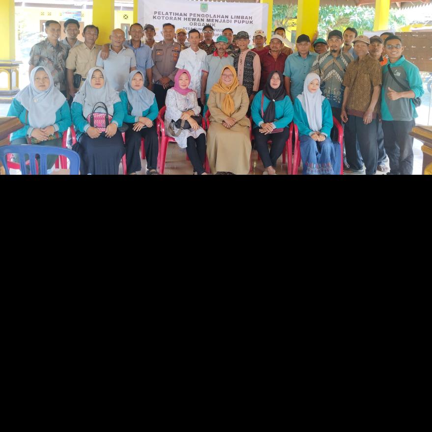 Pelatihan Pengelolaan Limbah Kotoran Hewan Jadi Pupuk Organik di Desa Tunggulwulung